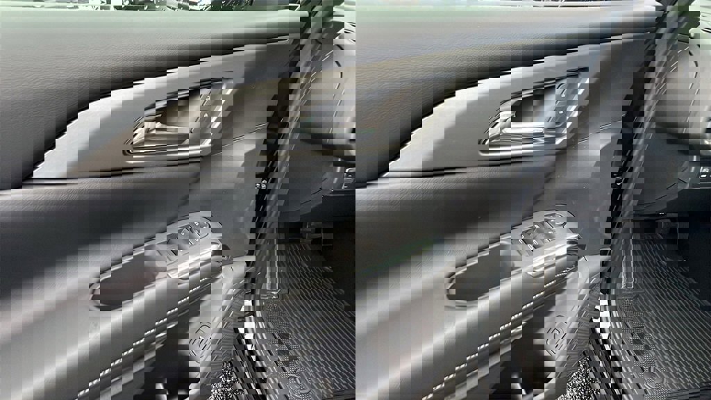 New 2026 Chevrolet Traverse LT w/ Driver Confidence Package image 12