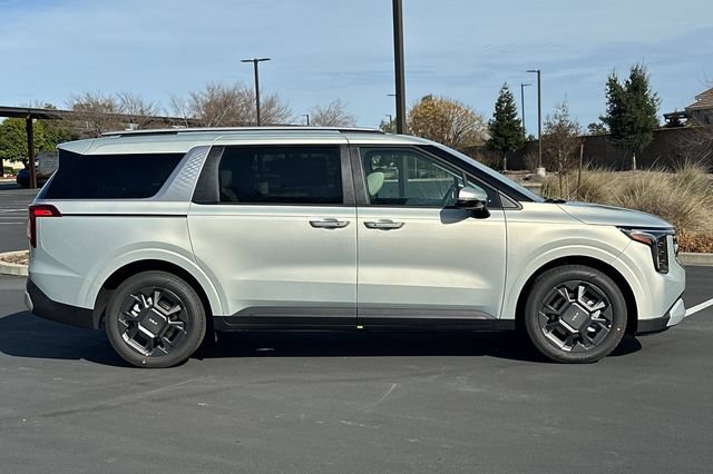 New 2026 Kia Carnival EX FWD image 3