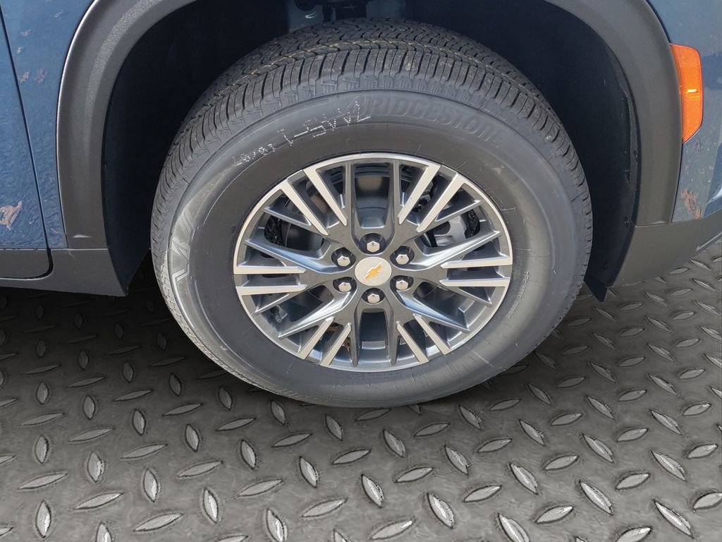 New 2026 Chevrolet Traverse LT w/ LPO, Floor Liner Package image 24