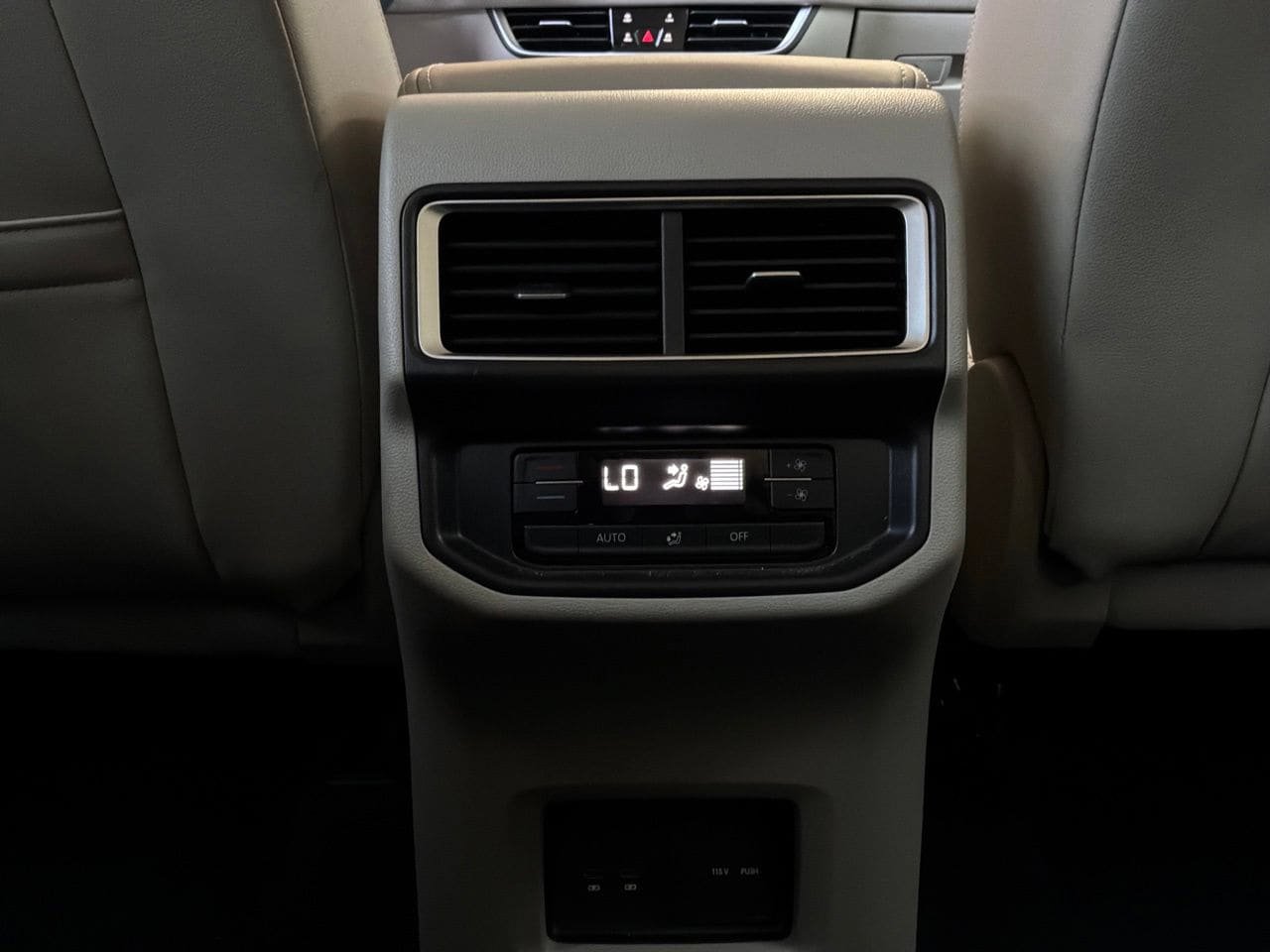 Used 2026 Volkswagen Atlas SE FWD image 14