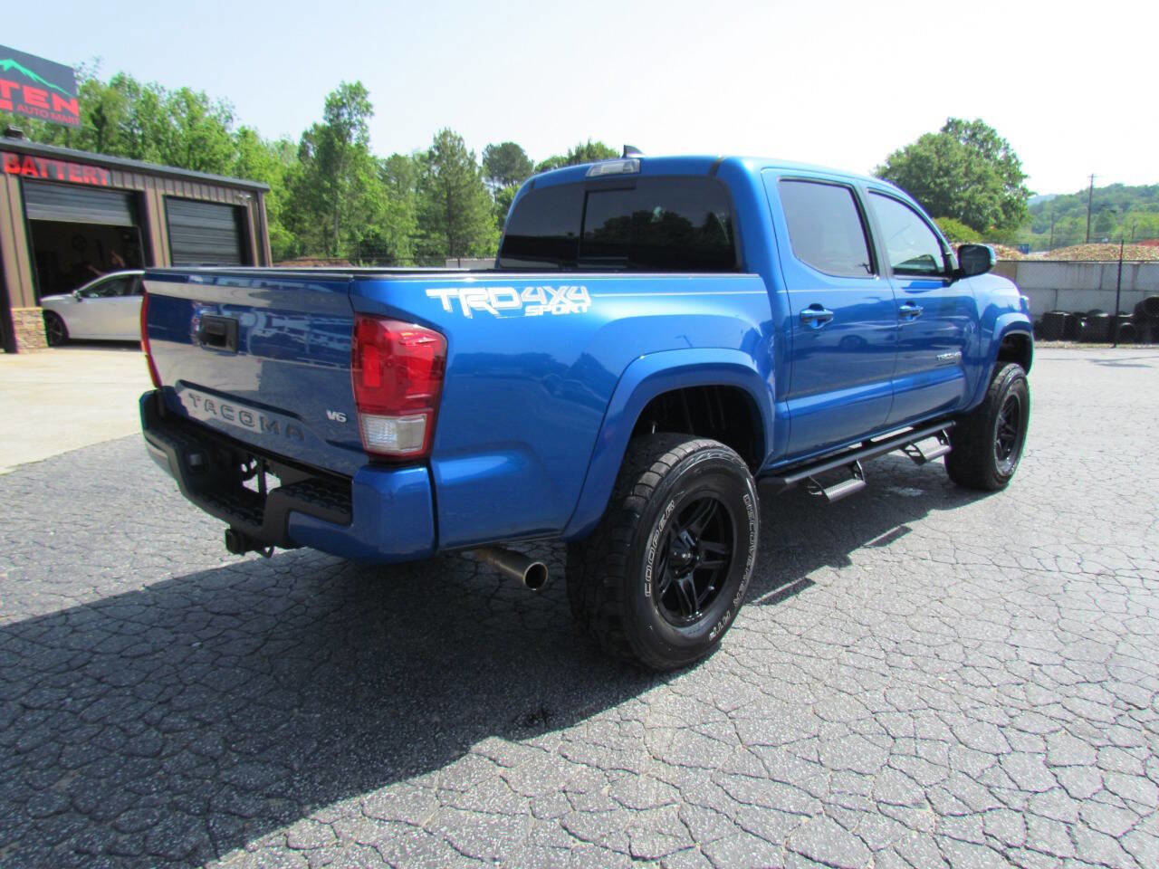 Used 2017 Toyota Tacoma TRD Sport image 7