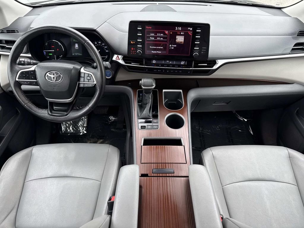 Used 2023 Toyota Sienna XLE image 16