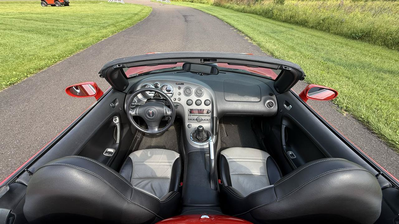 Used 2008 Pontiac Solstice Convertible w/ Premium Package RWD image 22