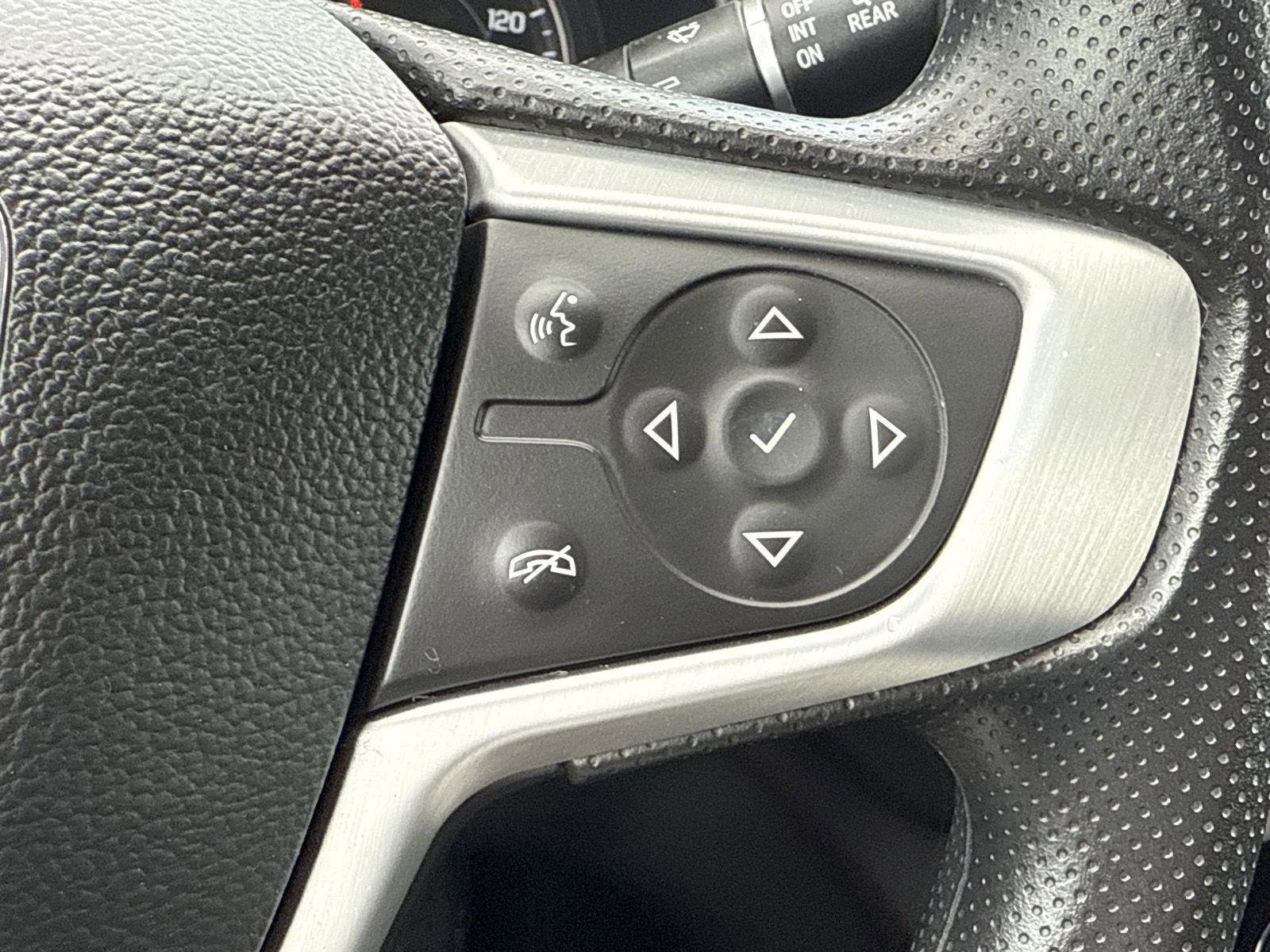 Used 2023 GMC Acadia SLE image 17