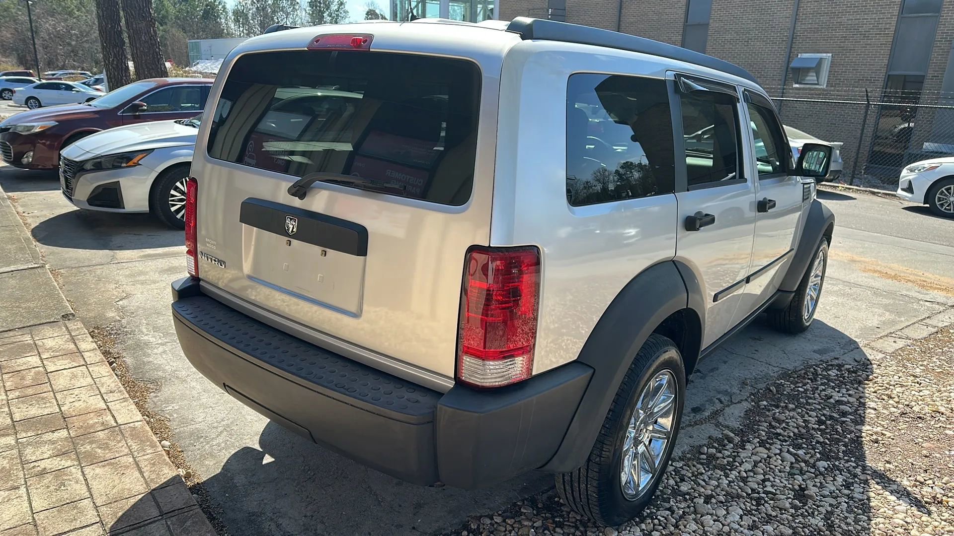 Used 2008 Dodge Nitro SXT image 5