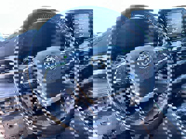 Used 2022 Toyota Highlander LE image 17