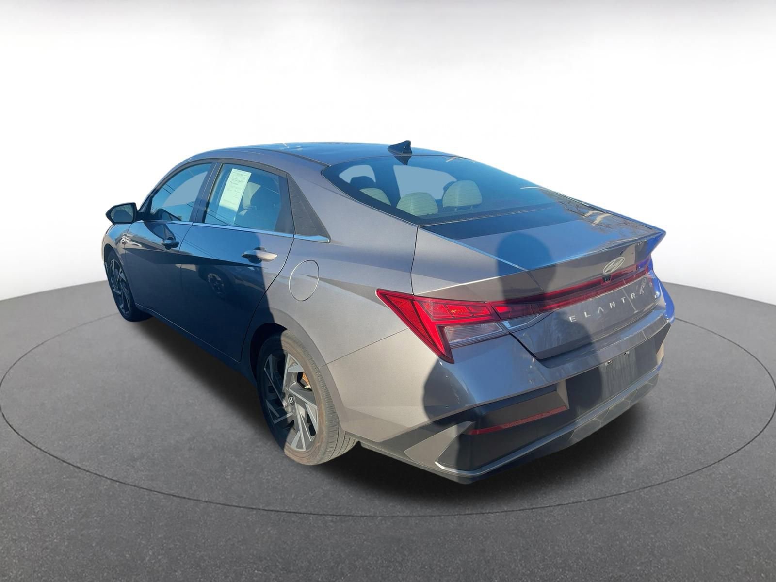 Used 2025 Hyundai Elantra Limited image 5