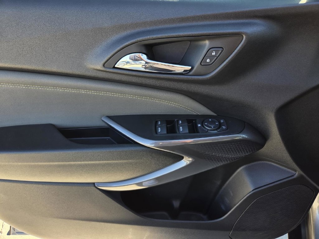 Used 2025 Chevrolet Trax ACTIV w/ Driver Confidence Package FWD image 16