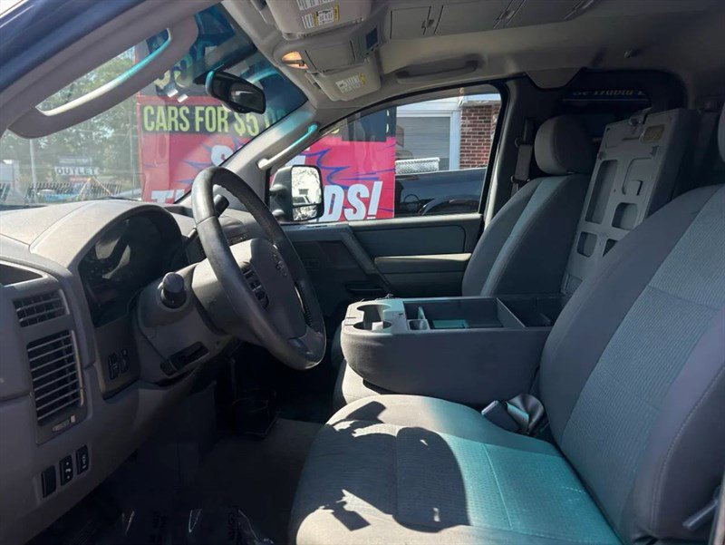 Used 2005 Nissan Titan SE w/ (R02) SE Off-Road Pkg image 16