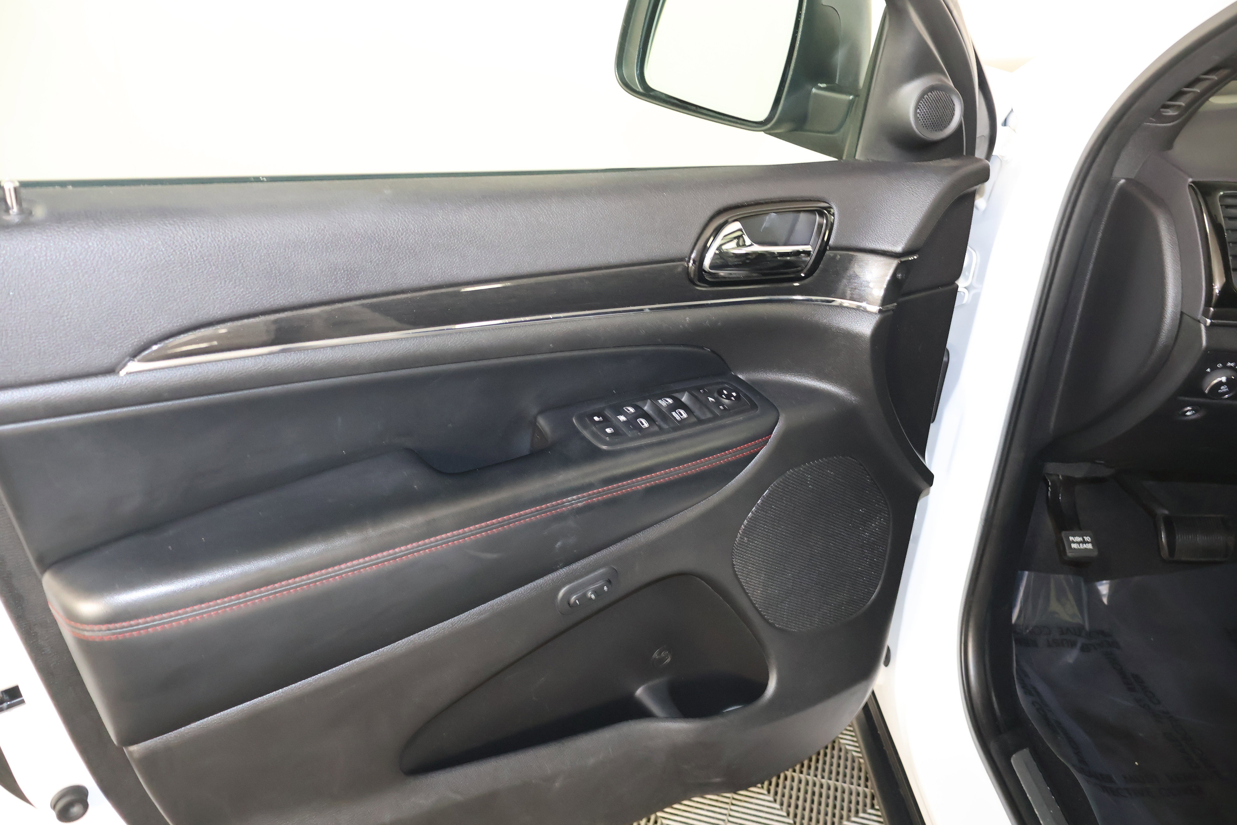 Used 2020 Jeep Grand Cherokee Trailhawk w/ Trailhawk Luxury Group image 37