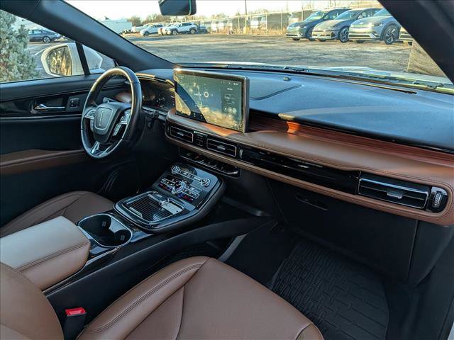 Used 2023 Lincoln Nautilus Reserve image 16