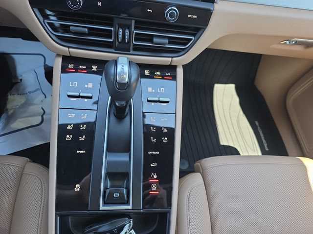 Used 2023 Porsche Macan Turbo AWD/4WD image 26