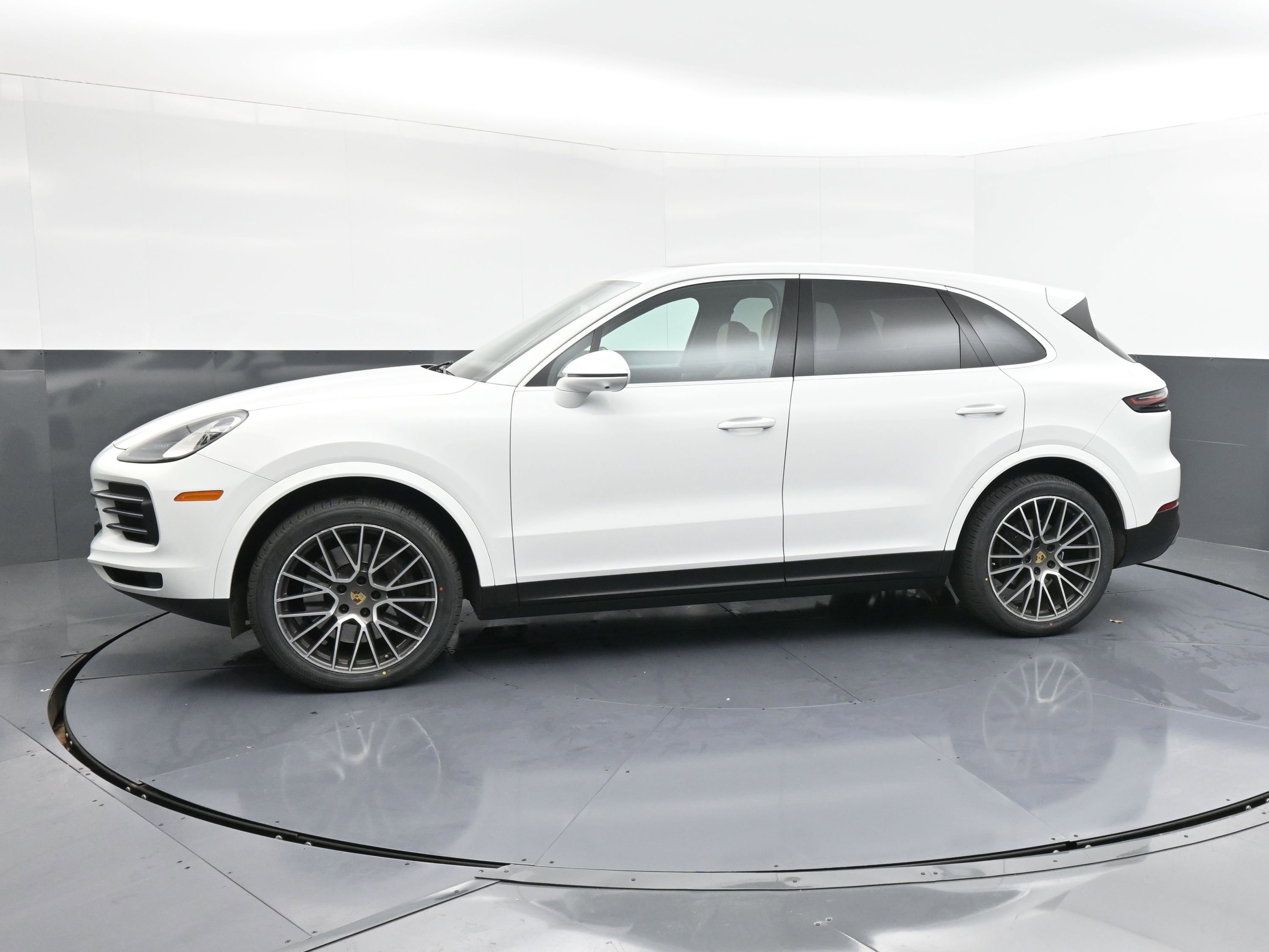 Used 2022 Porsche Cayenne image 5