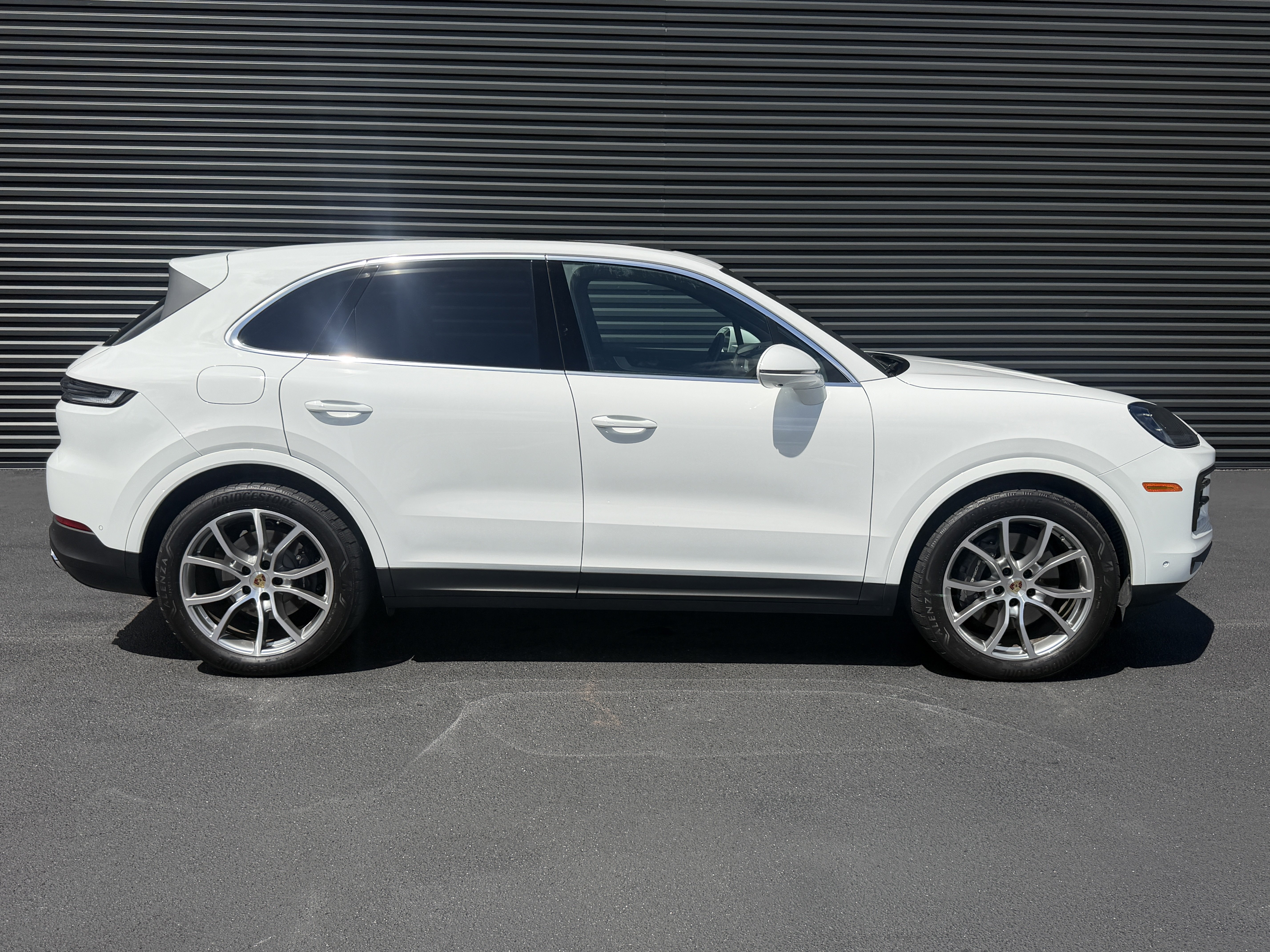 Used 2024 Porsche Cayenne AWD/4WD image 8
