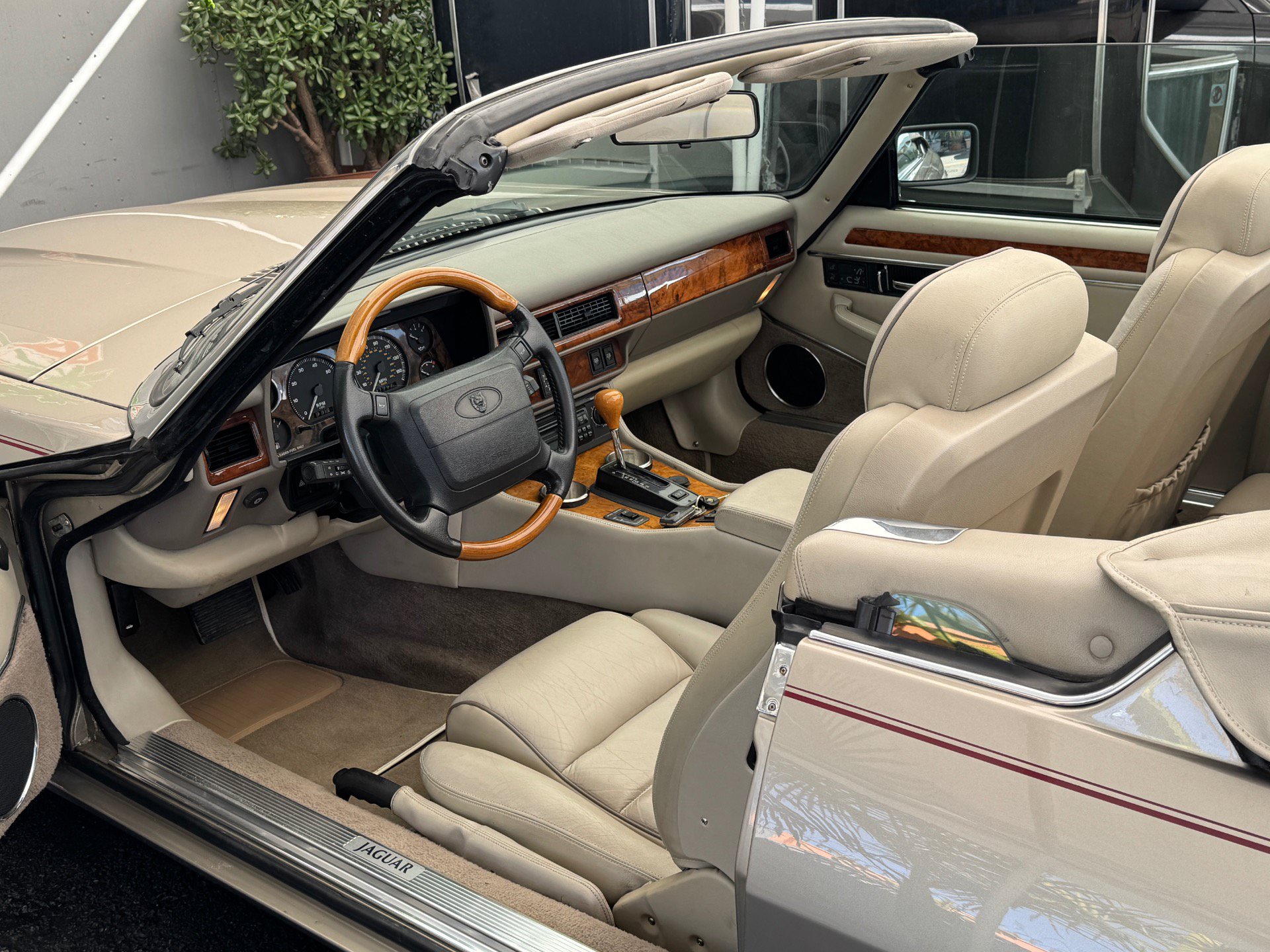Used 1996 Jaguar XJS 4.0 Convertible RWD image 32