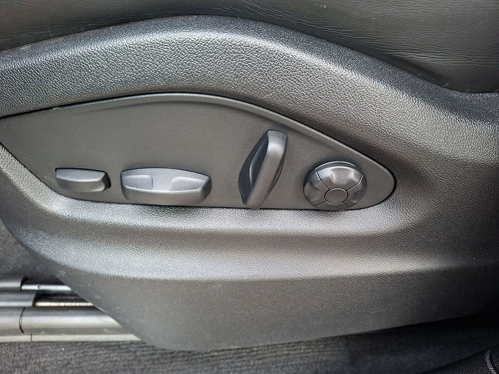 Used 2023 Porsche Cayenne w/ Premium Package image 10