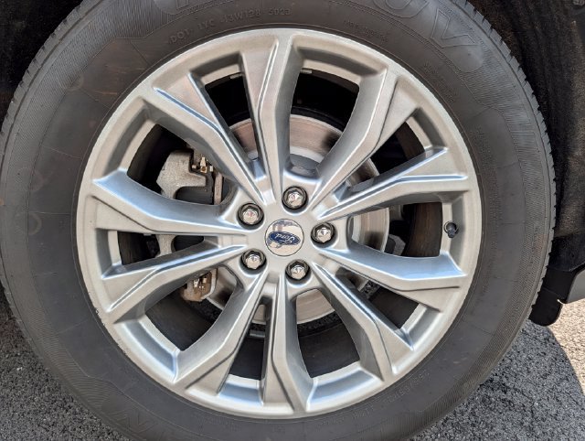 Used 2022 Ford Explorer Limited w/ Equipment Group 301A AWD/4WD image 9