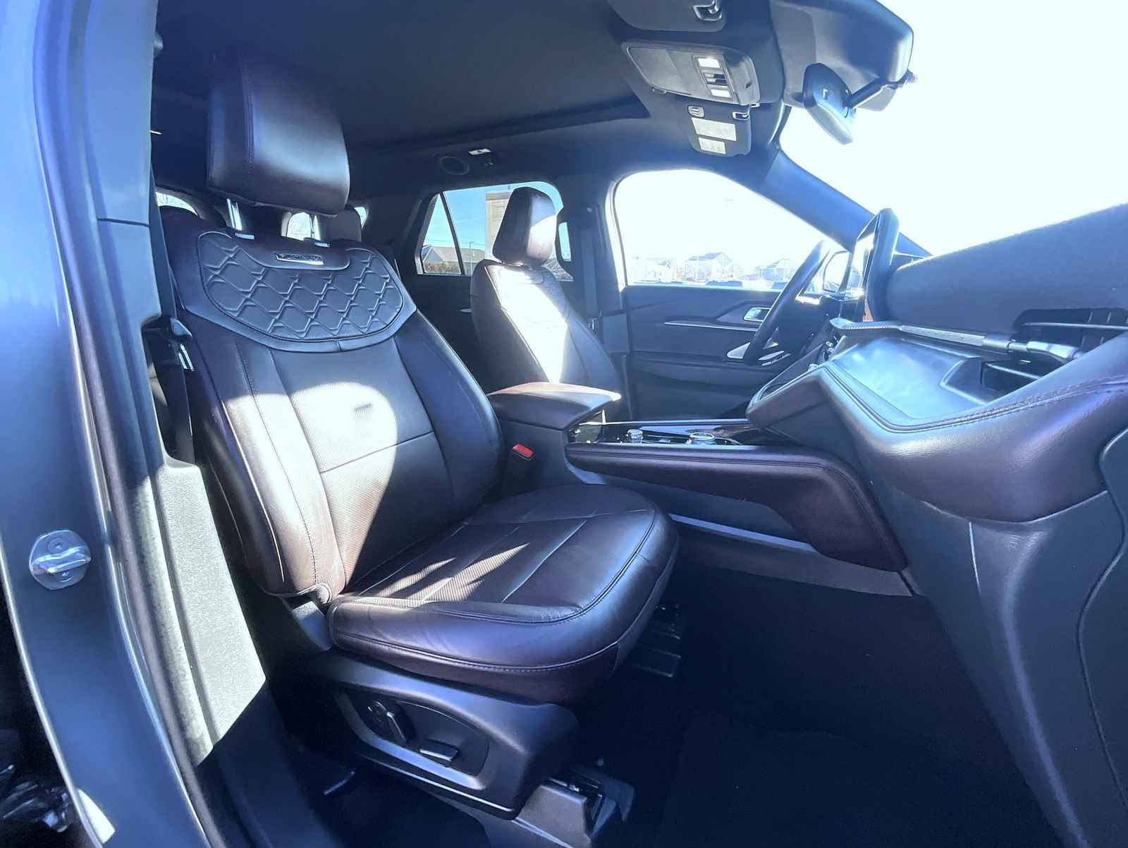 Used 2025 Ford Explorer Platinum w/ LUX Leather Package image 16