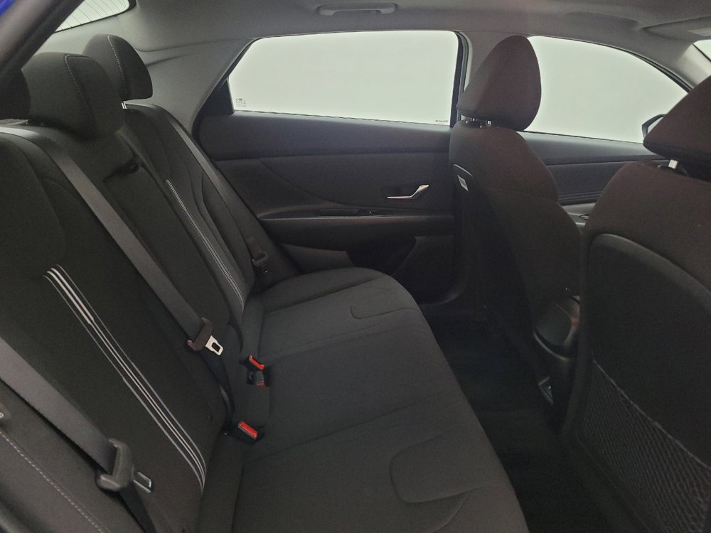 Used 2025 Hyundai Elantra SEL FWD image 19