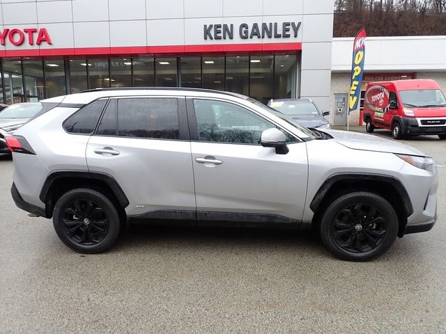 Used 2024 Toyota RAV4 SE image 2