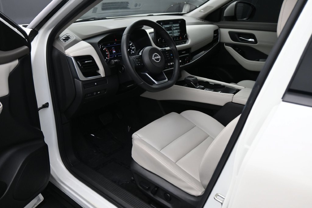 Used 2023 Nissan Rogue SL w/ SL Premium Package FWD image 2