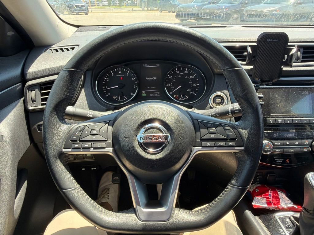 Used 2017 Nissan Rogue SV AWD/4WD image 14