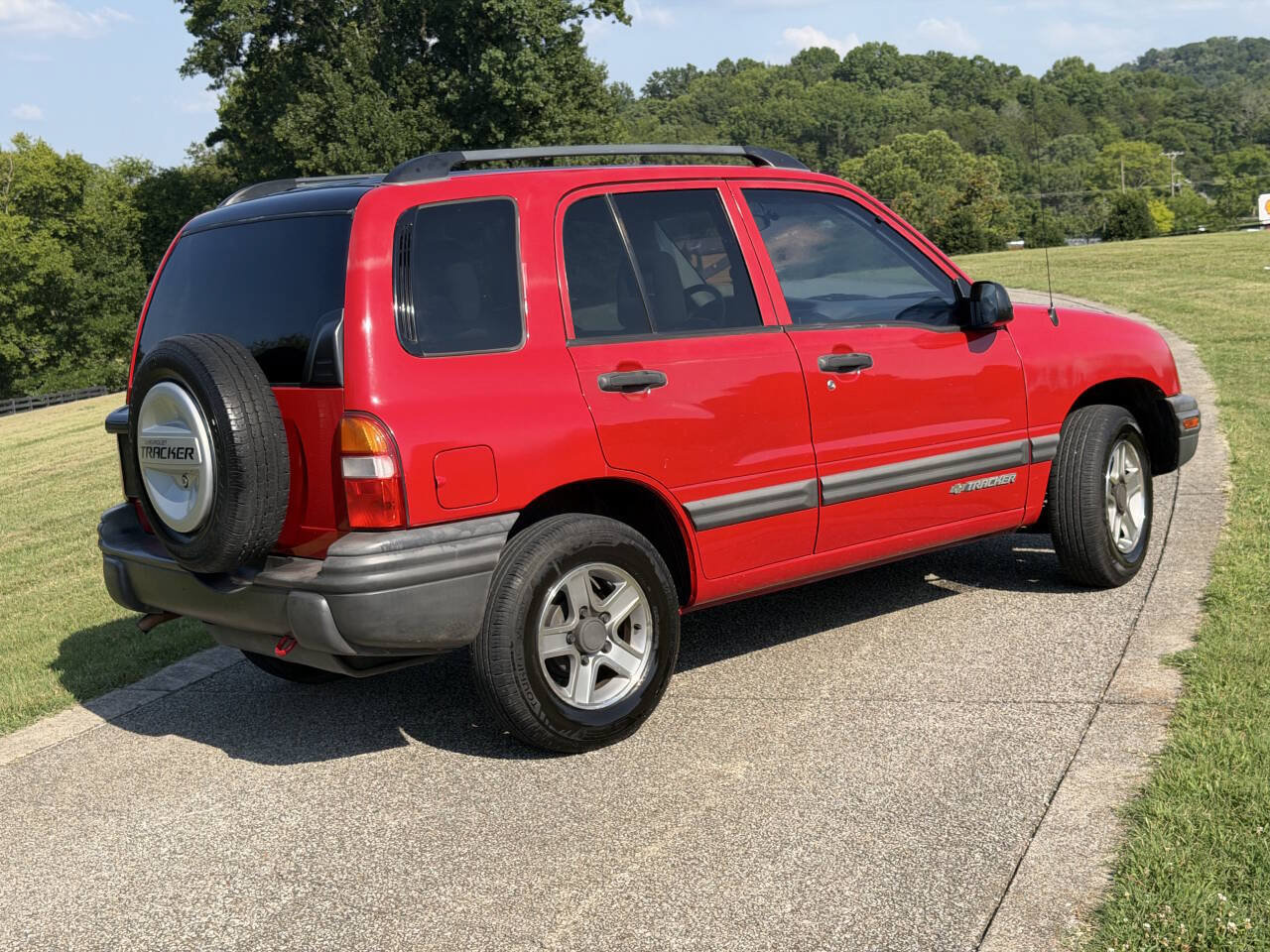 Used 2003 Chevrolet Tracker 2WD w/ Preferred Equipment Group image 18