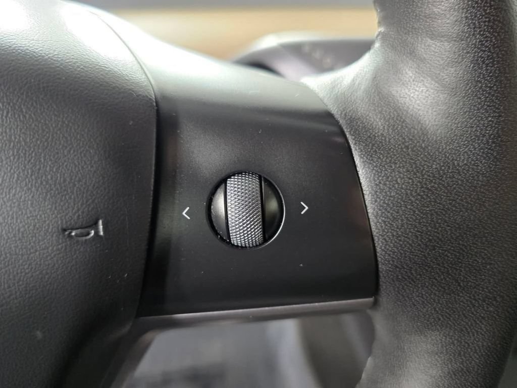 Used 2023 Tesla Model 3 Standard Range RWD image 29