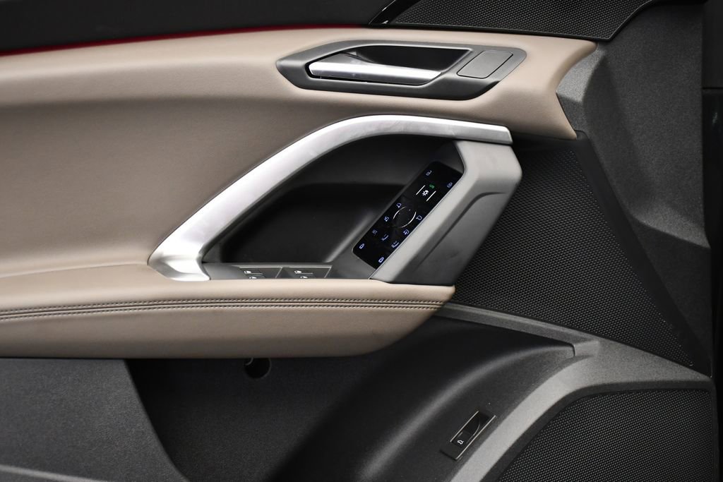 Used 2025 Audi Q5 Premium w/ Convenience Package image 31