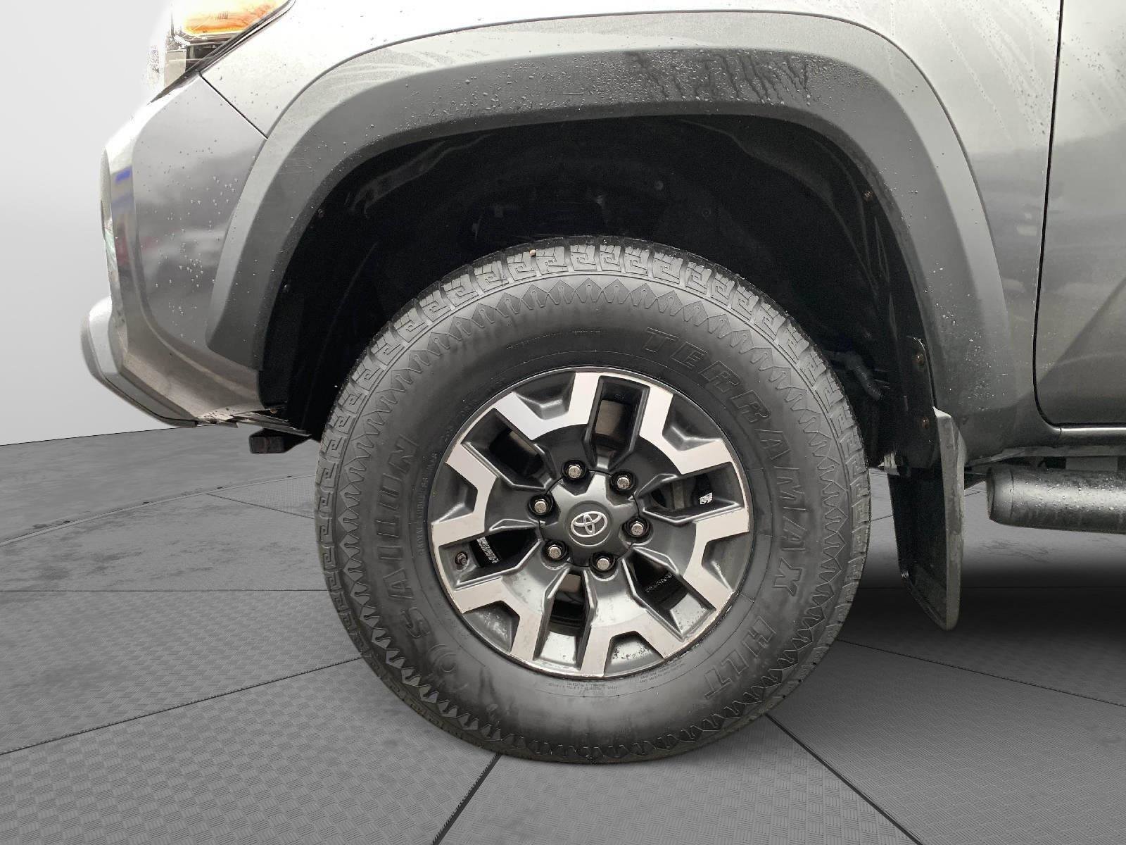 Used 2019 Toyota Tacoma TRD Off-Road image 9