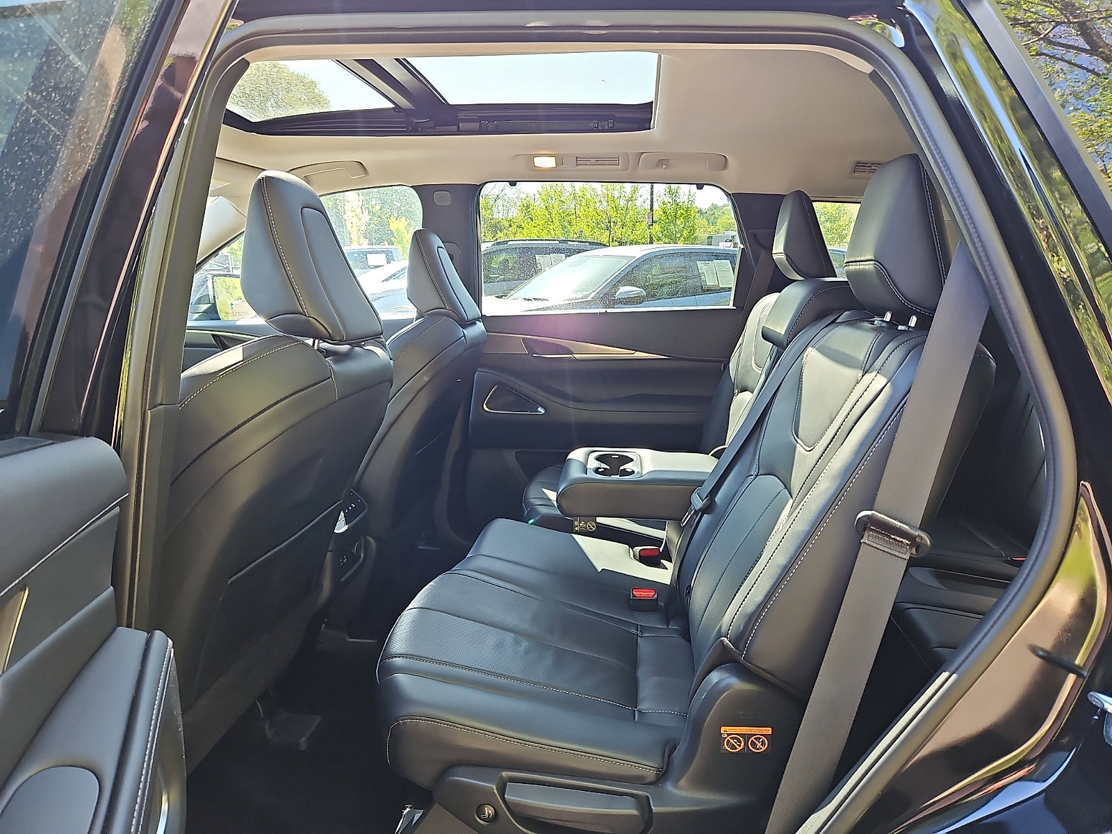 Used 2023 INFINITI QX60 Luxe w/ Performance Audio Package AWD/4WD image 10