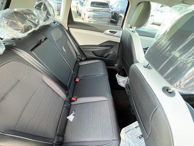 New 2026 Volkswagen Taos SE AWD/4WD image 12