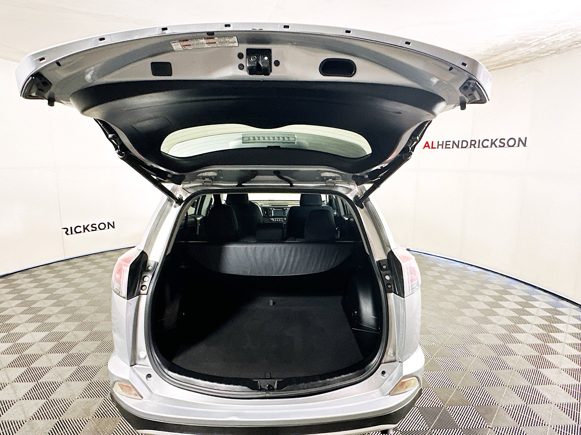 Used 2016 Toyota RAV4 XLE image 30