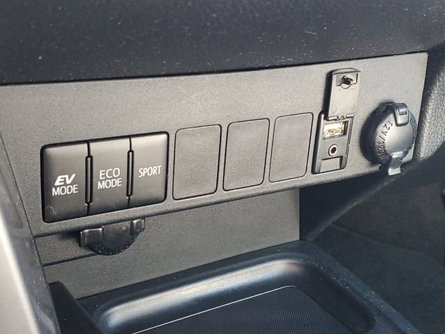 Used 2016 Toyota RAV4 XLE AWD/4WD image 29