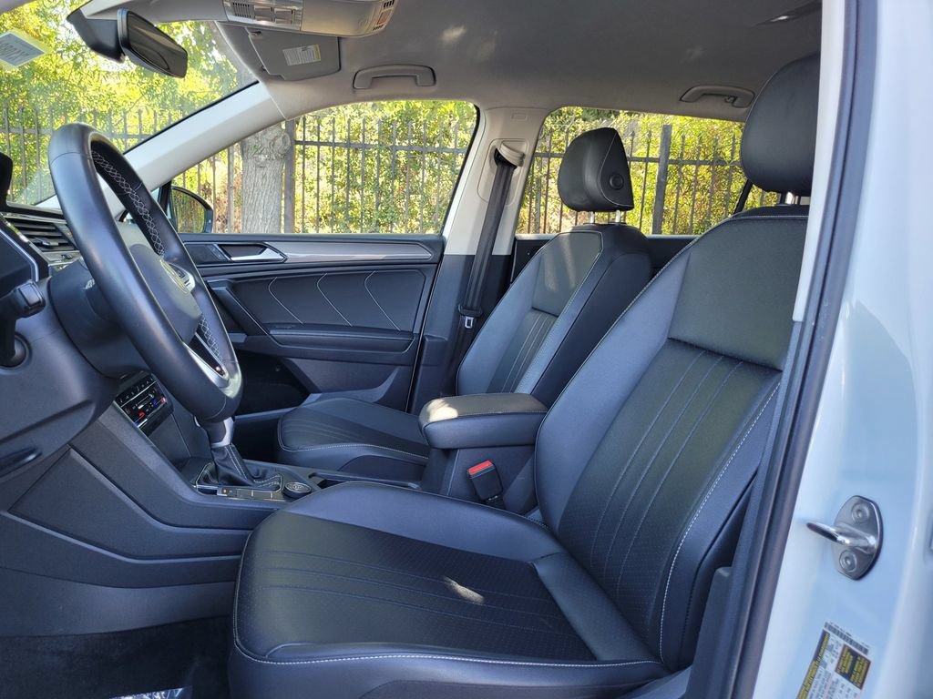 Used 2024 Volkswagen Tiguan SE AWD/4WD image 12