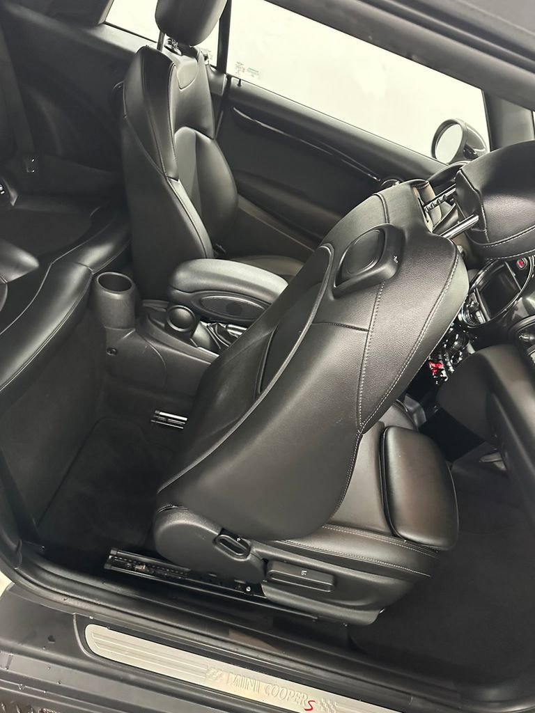 Used 2018 MINI Cooper S image 26