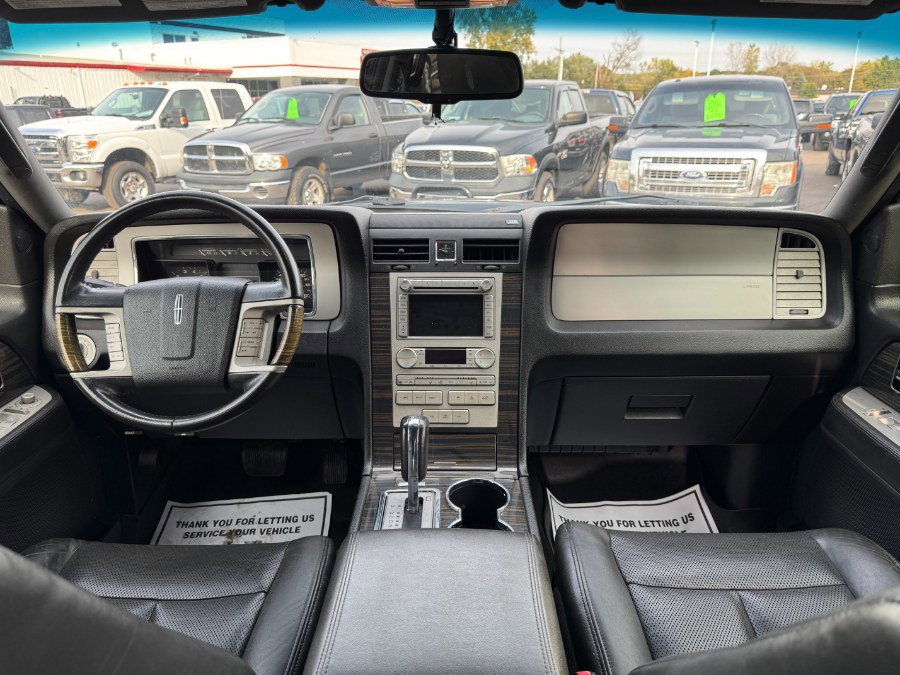Used 2010 Lincoln Navigator 4WD image 22