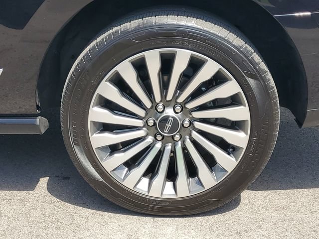 Used 2019 Lincoln Navigator Reserve AWD/4WD image 5