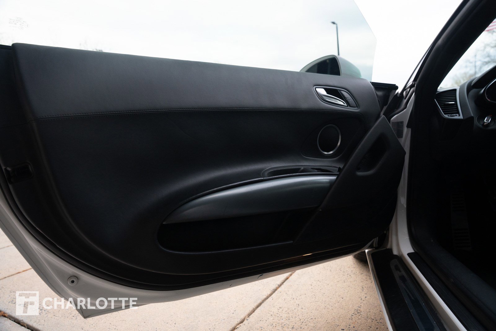 Used 2009 Audi R8 V8 image 4