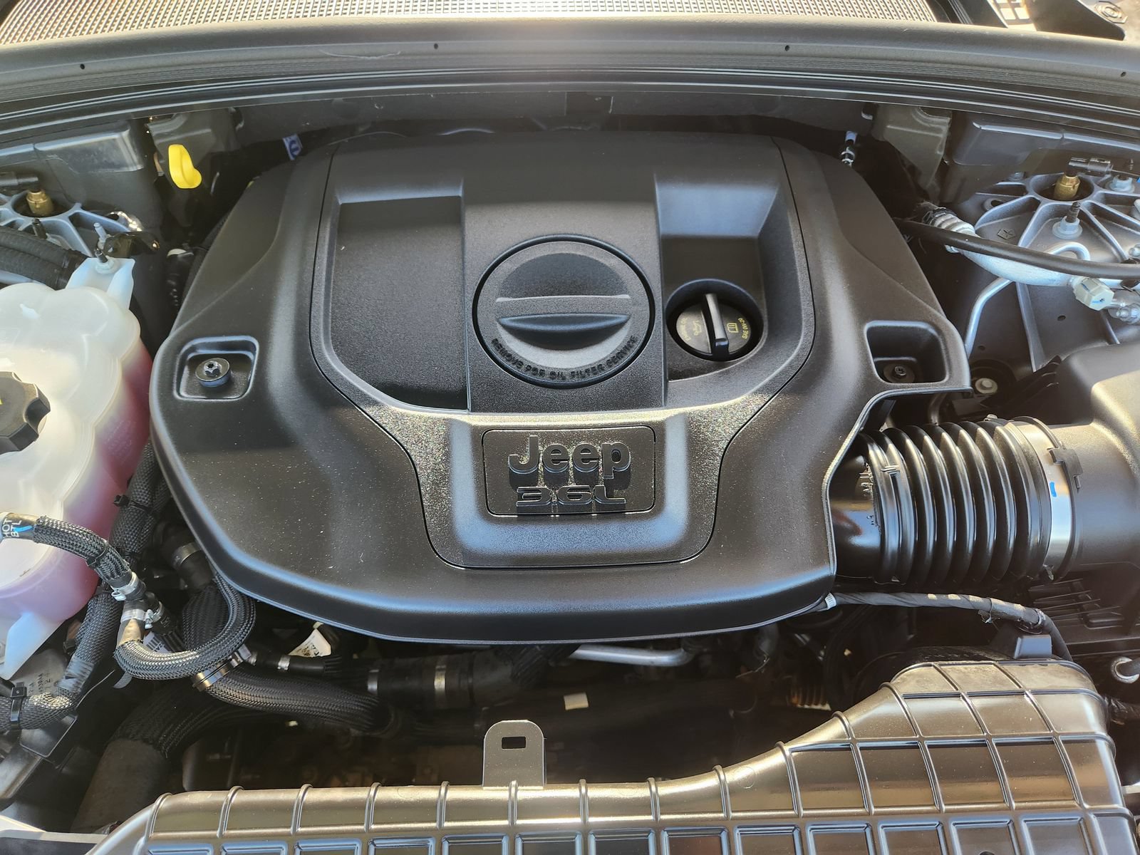 Used 2024 Jeep Grand Cherokee Overland AWD/4WD image 34