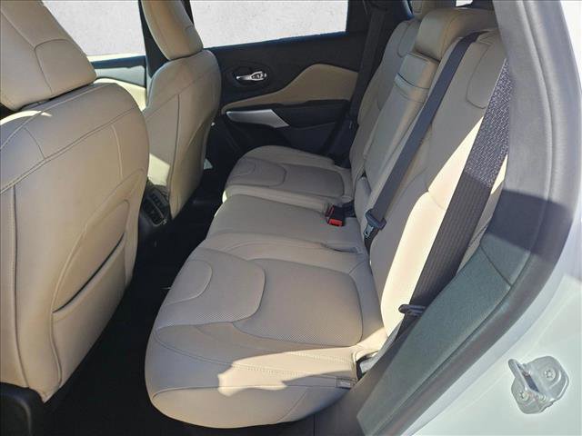 Used 2018 Jeep Cherokee Limited w/ Technology Group image 10