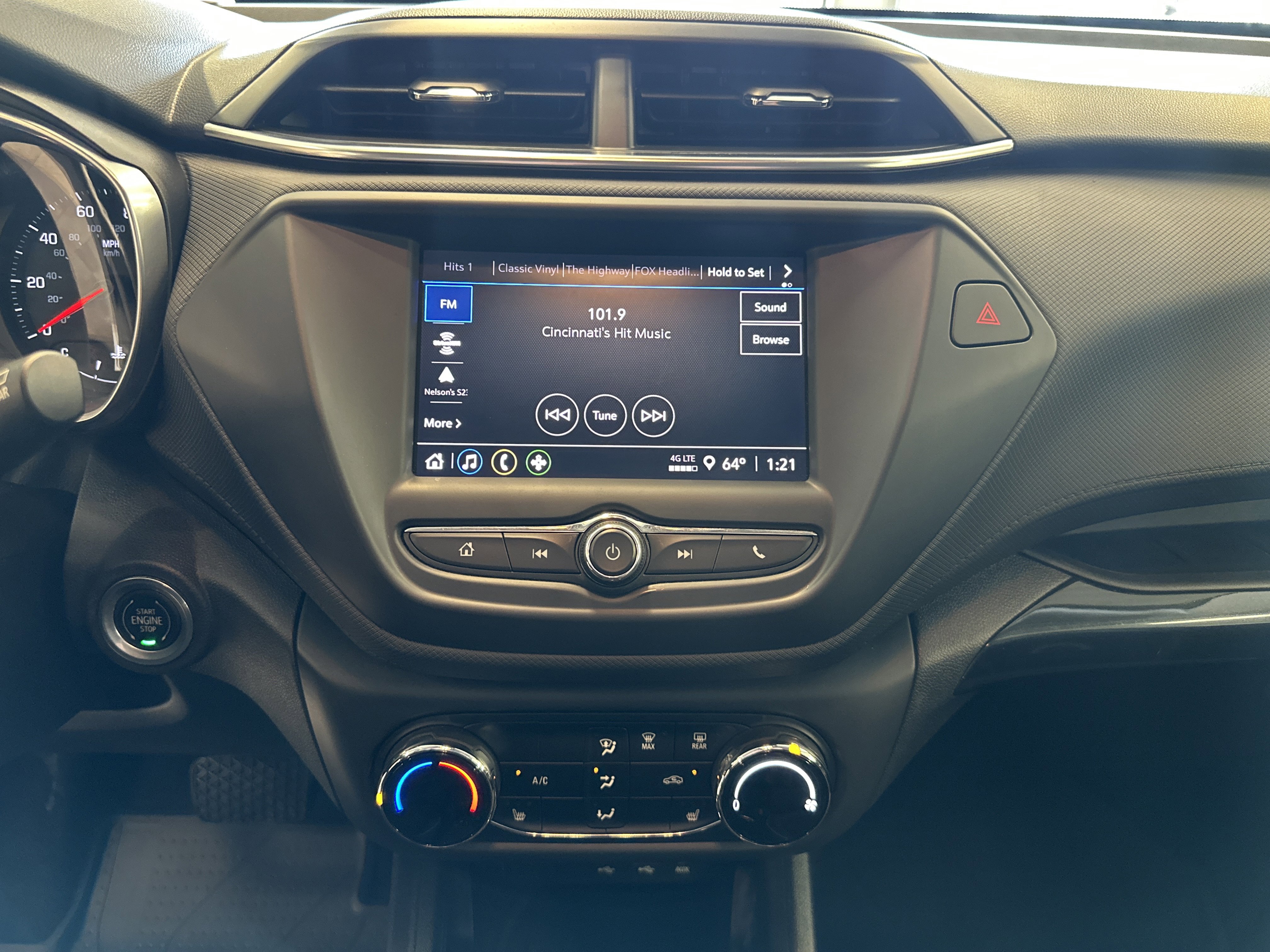 Used 2022 Chevrolet TrailBlazer LT image 3