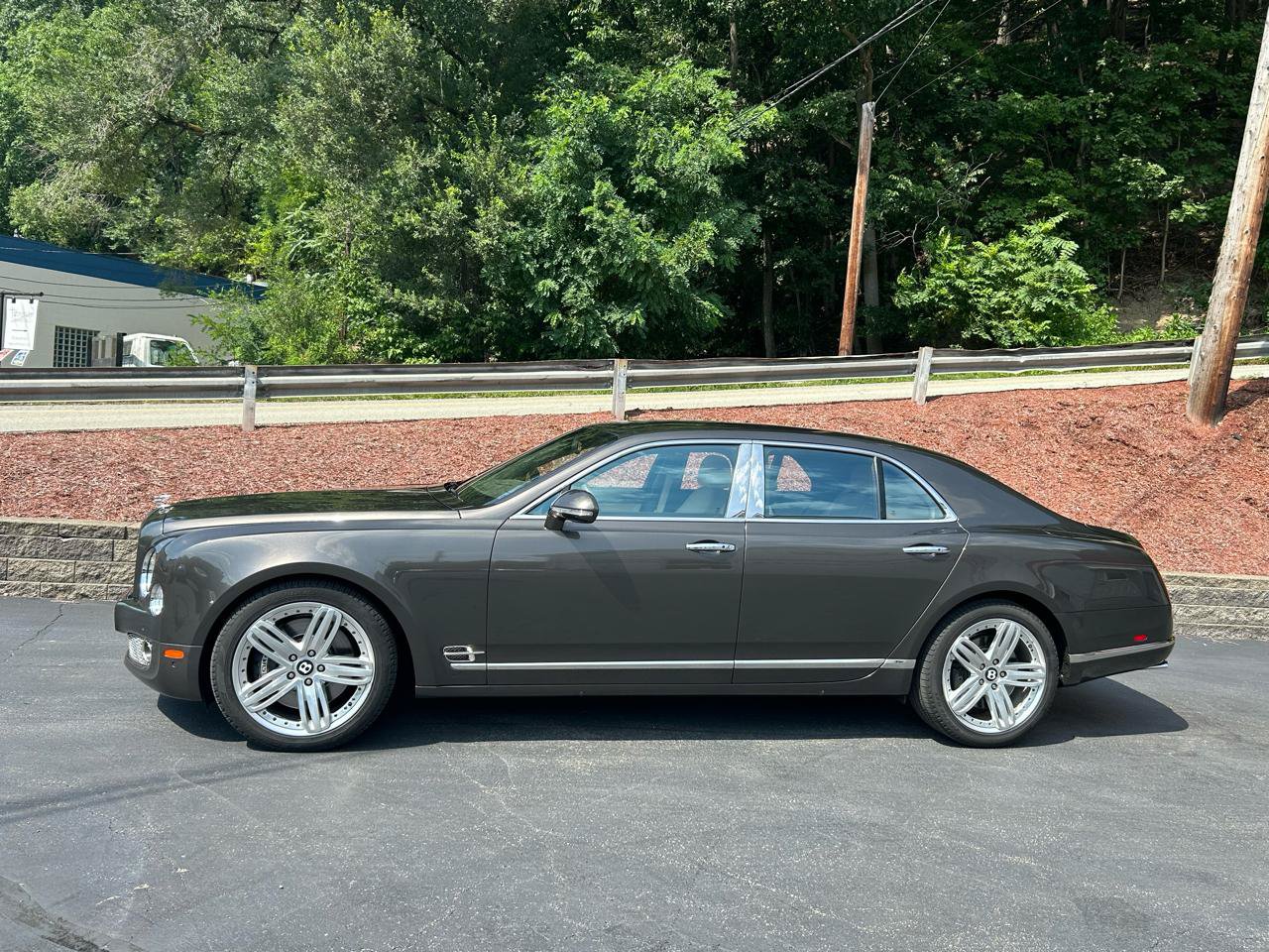Used 2011 Bentley Mulsanne RWD image 2