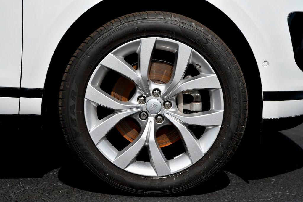 Used 2020 Land Rover Range Rover Evoque SE image 20