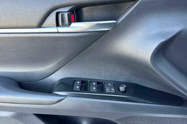 Used 2019 Toyota Camry LE FWD image 11
