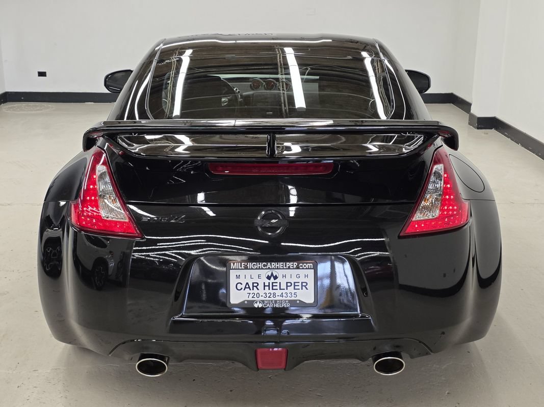 Used 2017 Nissan 370Z Coupe RWD image 9