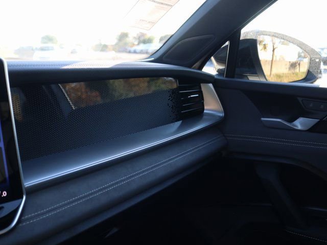 New 2026 Volkswagen Tiguan SE R-Line image 21