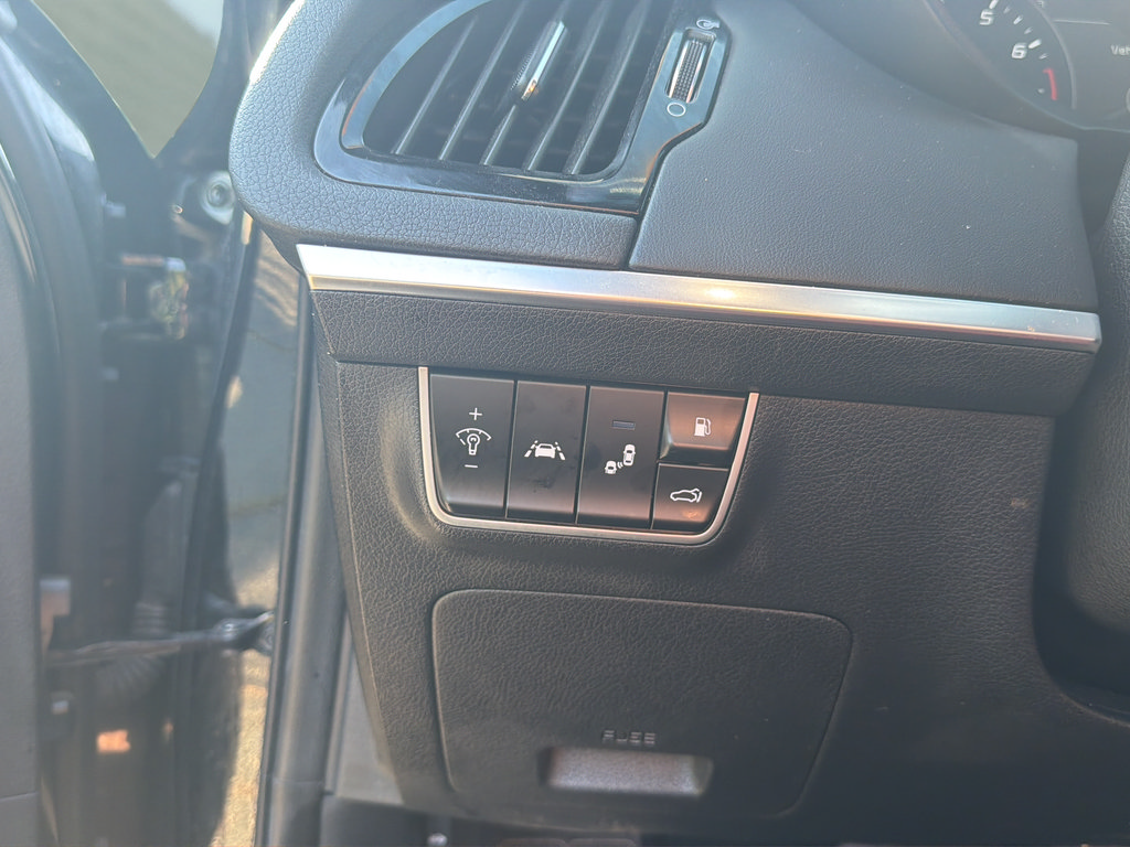 Used 2018 Kia Stinger GT2 AWD/4WD image 18