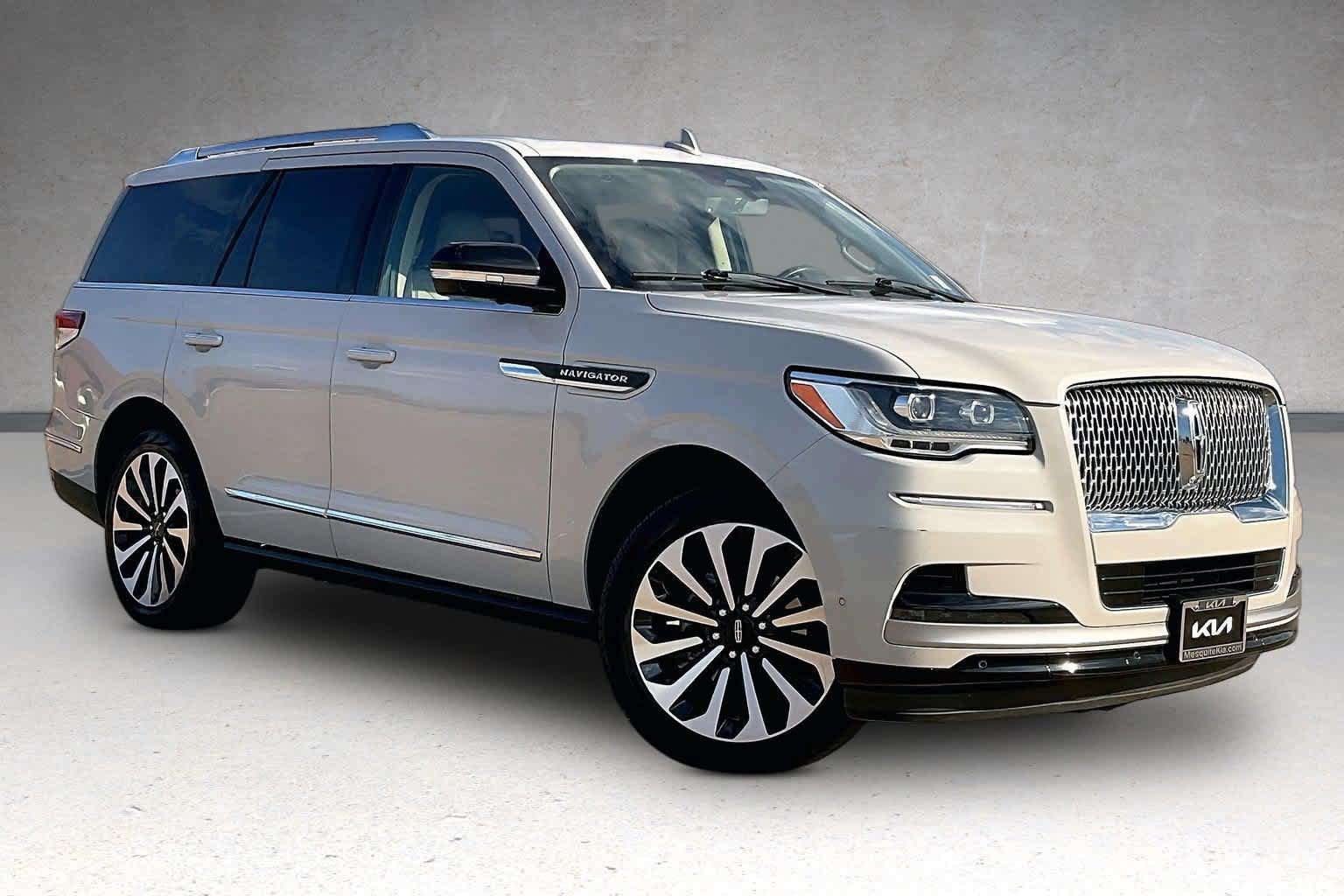 Used 2022 Lincoln Navigator Reserve AWD/4WD image 19