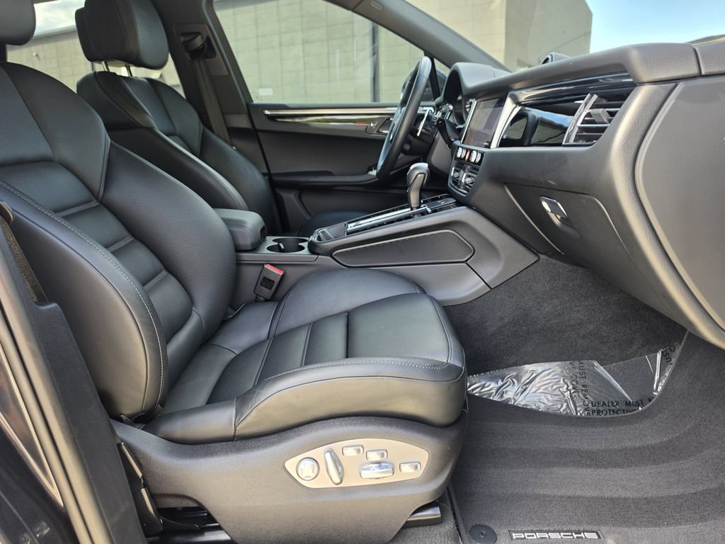 Used 2026 Porsche Macan AWD/4WD image 25